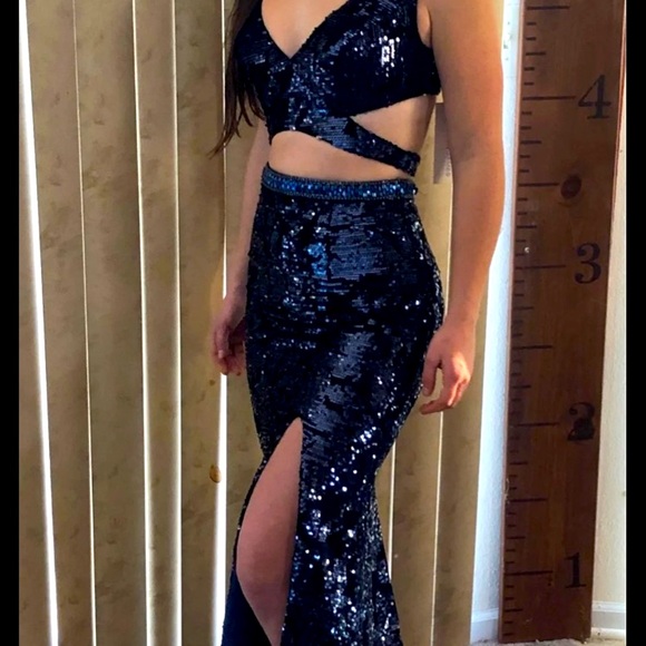 Navy 2 pc Prom dress size 2 - Picture 2 of 4